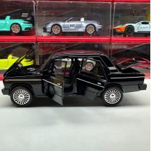 Метална кола с отварящи се врати капаци светлини и звуци LADA 2107 1:18