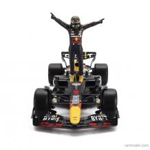 Метална кола Red Bull Racing RB19 Team Oracle Red Bull Racing Max Verstappen Formula 1 World Champion 2023 with standing pilot figure - Bburago 1:24 