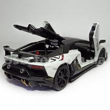 Метална кола с отварящи се врати капаци светлини и звуци Lamborghini Aventador SVJ 63 1:24 - бяла