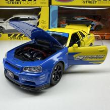 Метална кола с отварящи се врати, светлини и звуци Nissan Skyline GT-R 1:24