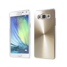 Луксозен алуминиев твърд гръб за Samsung Galaxy A3 A300F / Samsung A3 - златист