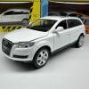 Метална кола с отварящи се врати и капаци AUDI Q7 1:24